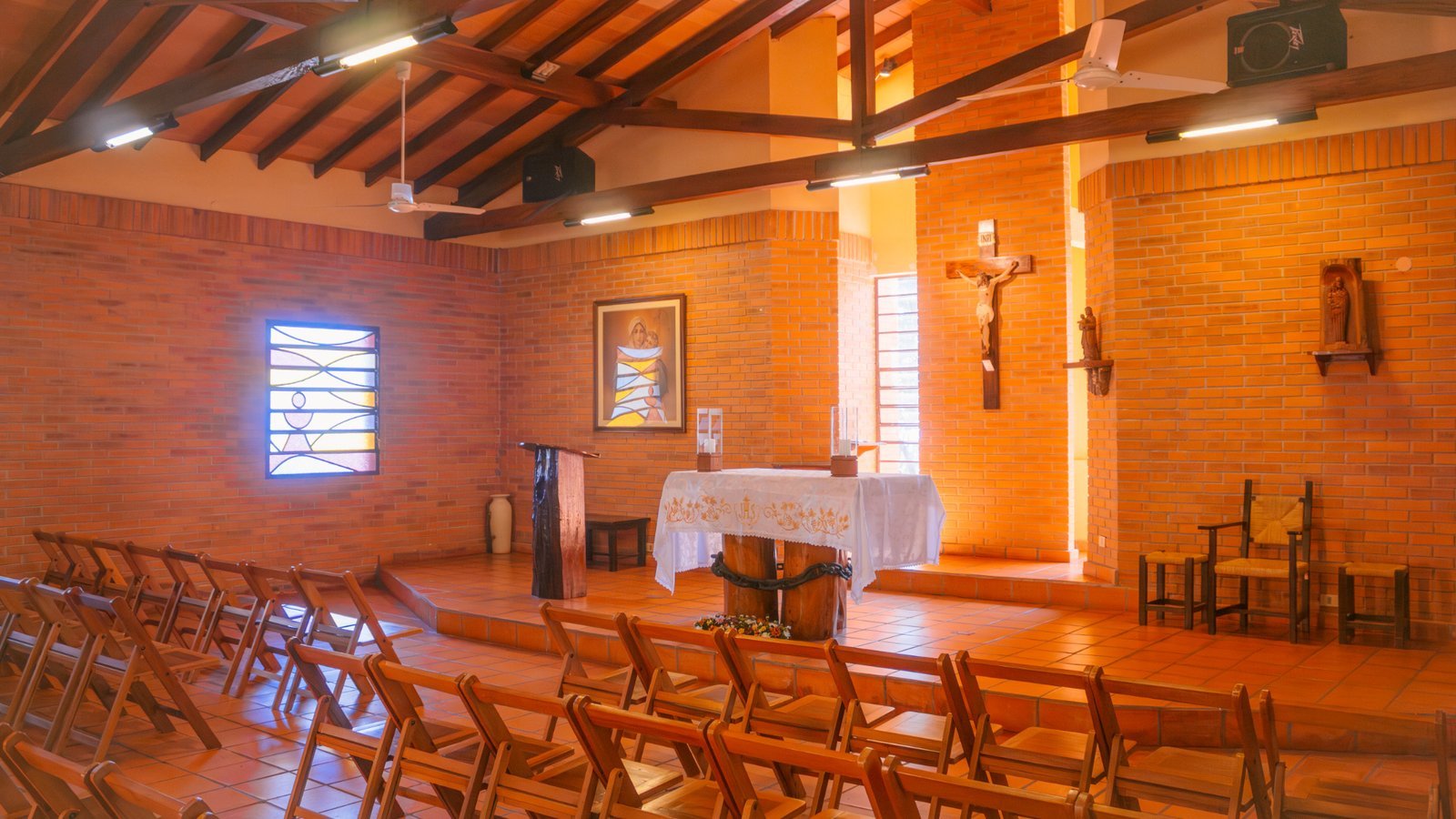 capilla san jose por dentro