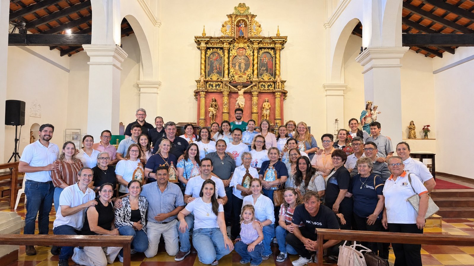 foto grupal en iglesia familia de San Juan 